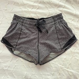 Lululemon hottie hot shorts size 4